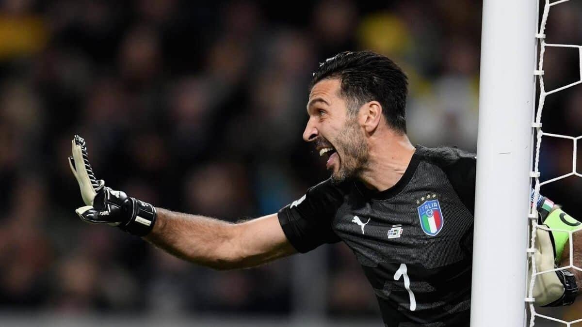 El legendario guardameta de la Selección de Italia y la Juventus de Turín, Gianluigi Buffon dio a conocer la que sería la fecha tentativa para su retiro de las canchas.