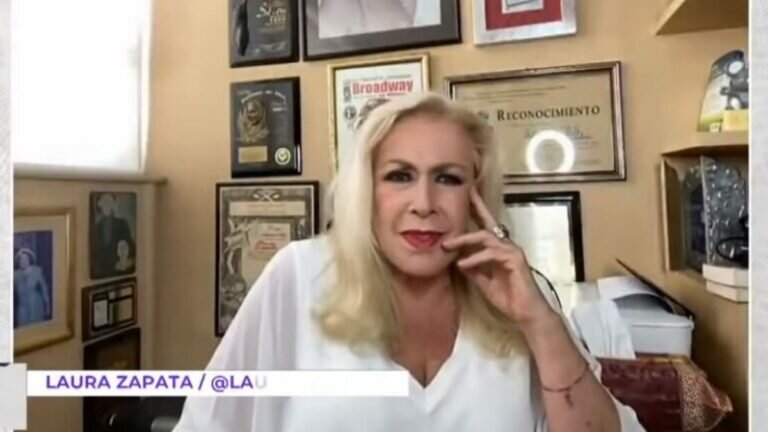 Llama Laura Zapata “morenacos” a seguidores de AMLO