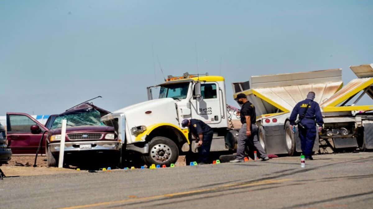 Carolina Ramírez Pérez huía de su natal Oaxaca, por la violencia doméstica que vivía por parte de su esposo; envió a sus hijos a Estados Unidos, pero durante su viaje para reencontrarse con ellos, murió en un accidente en California, donde murieron otras 12 personas.