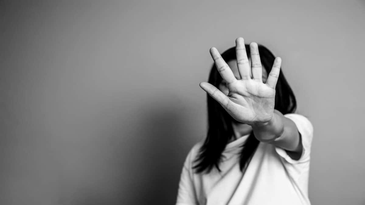 Cuando se habla de violencia familiar o abuso sexual, muchos señalan a las víctimas y cuestionan el por qué no denunciaron a su agresor, pero la respuesta común es: miedo y estrés postraumático.