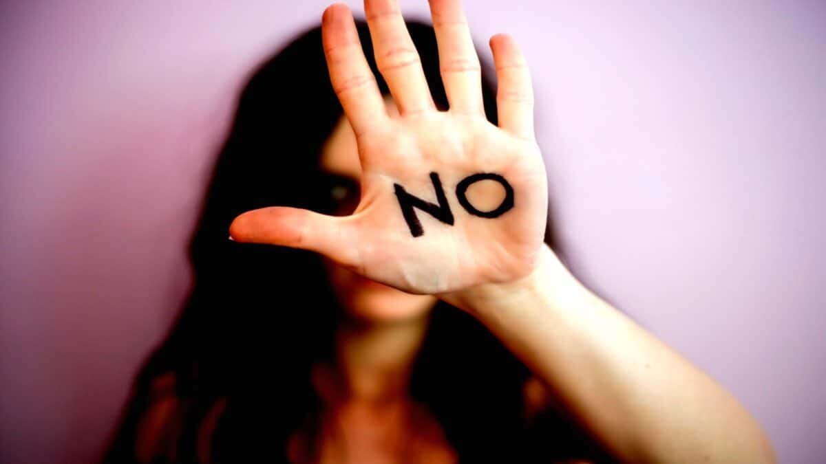 Cuando se habla de violencia familiar o abuso sexual, muchos señalan a las víctimas y cuestionan el por qué no denunciaron a su agresor, pero la respuesta común es: miedo y estrés postraumático.