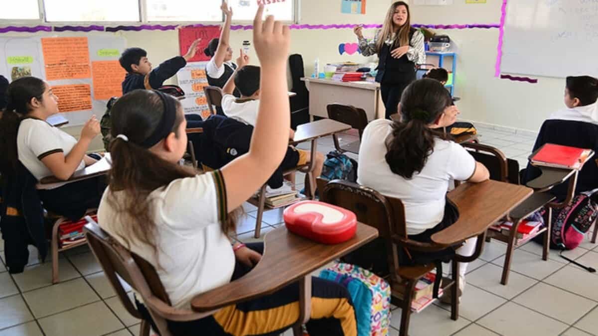 Este miércoles la Secretaría de Educación Pública y la Secretaría de Salud en Campeche presentaron el plan para el regreso a clases presenciales, que se tienen previstas para abril, en tanto que el semáforo cambie a verde.