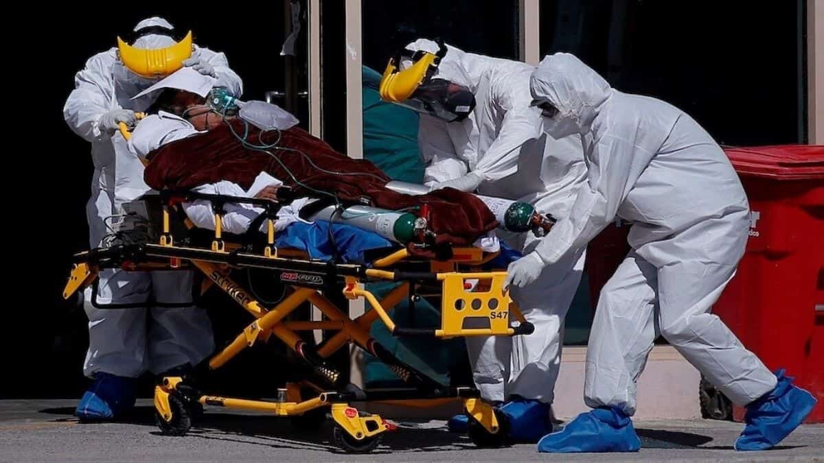 A un año del inicio de la pandemia en México, este jueves el país registró de forma oficial 200,000 muertes por Covid-19.