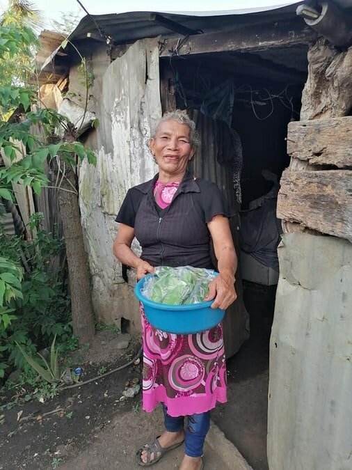 En redes sociales solicitaron apoyo para los dos abuelitos, quienes sobreviven con el poco dinero que obtienen de la venta de nopales y pet.