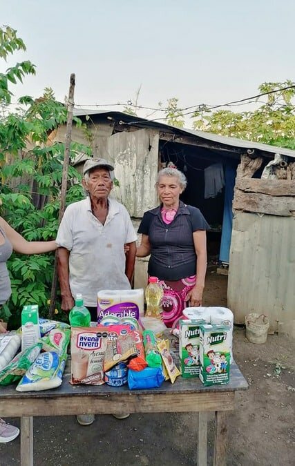 En redes sociales solicitaron apoyo para los dos abuelitos, quienes sobreviven con el poco dinero que obtienen de la venta de nopales y pet.