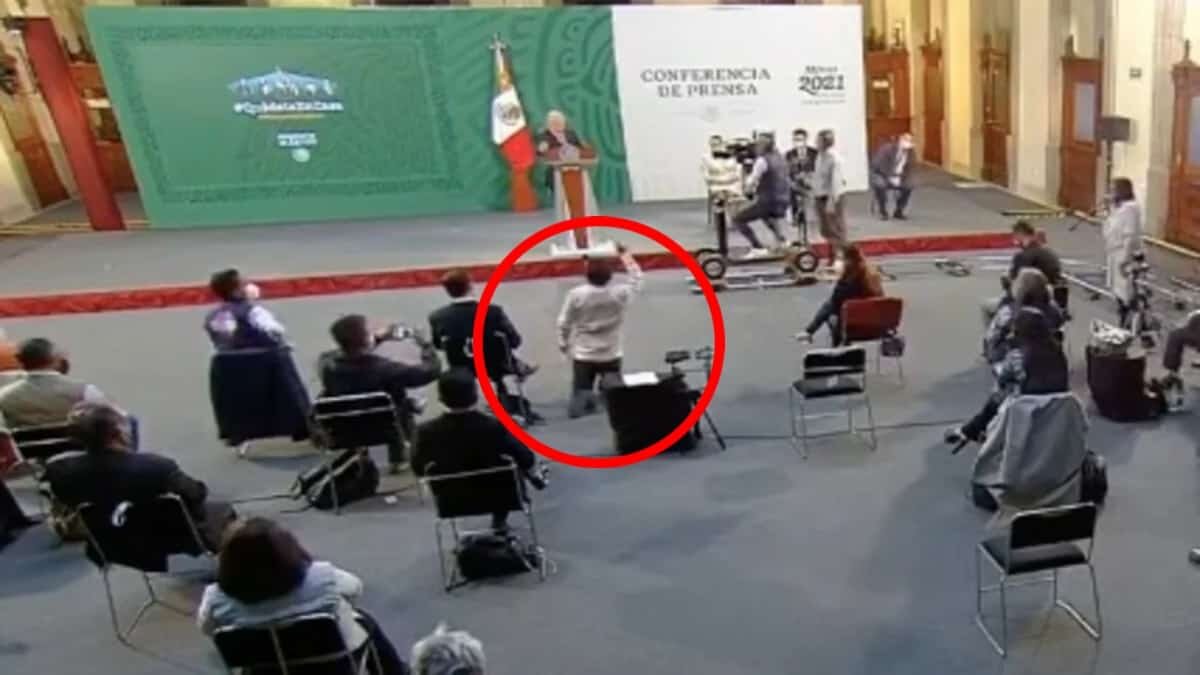 “Párate, yo te voy a escuchar”: AMLO a reportero que se hinca en la mañanera