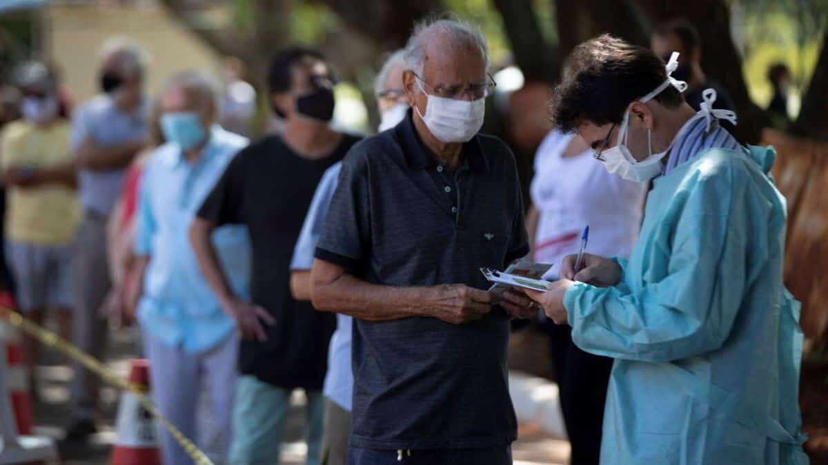 Por el momento descartaron riesgos sobre posibles riesgos en México relacionados sobre la aplicación de la vacuna de AstraZeneca.
