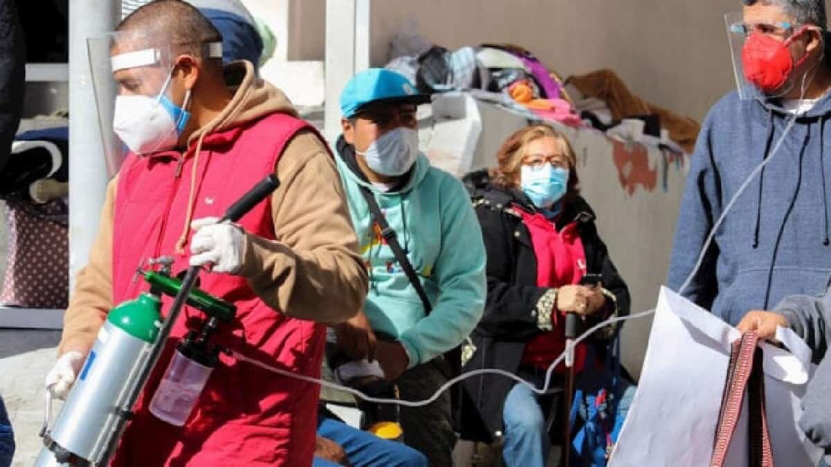 La tercera ola de Covid-19 se acerca a México, por lo que las autoridades han trazado estrategias para detenerla.