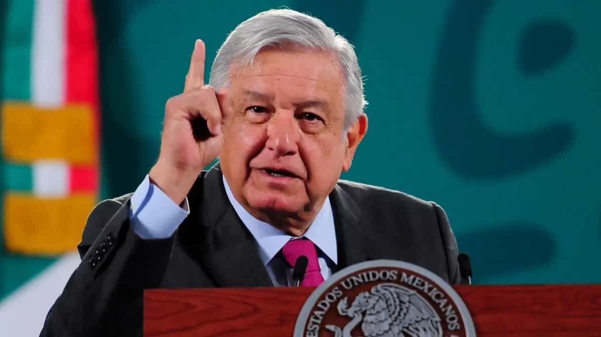 Batean queja de AMLO contra suspensiones a ley eléctrica
