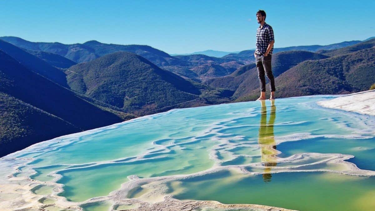 Ejidatarios decidieron cerrar las cascadas pétreas de Hierve el Agua por disputas con el gobierno estatal.