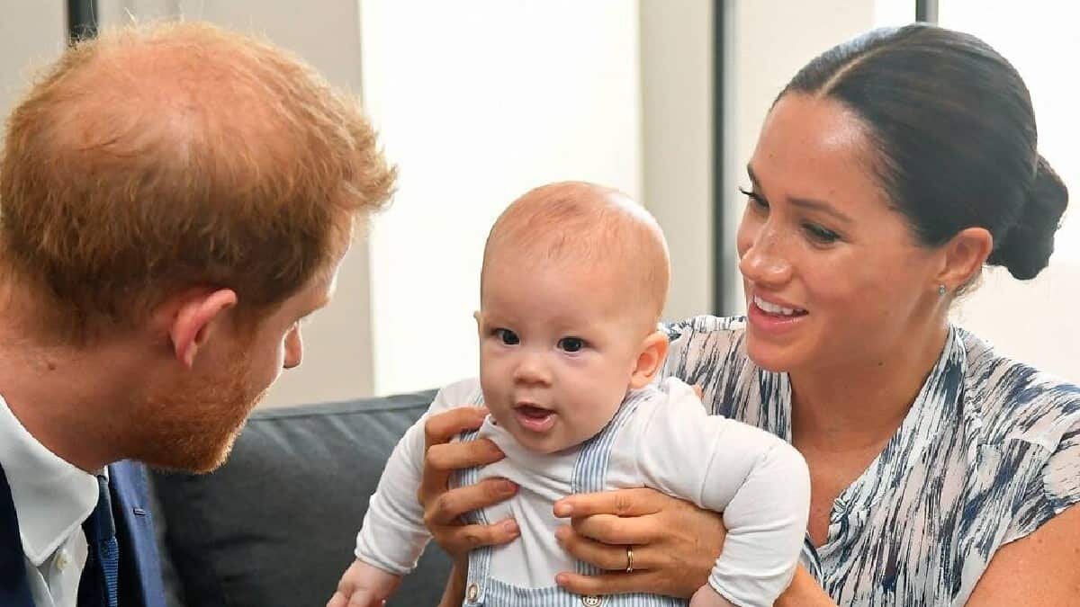 La familia real británica externó su preocupación por lo dicho por la pareja real y aseguró que tomará cartas en el asunto.
