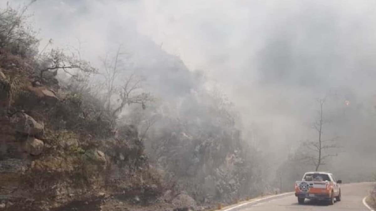 Cientos de personas pudieron regresar a sus casas, luego de que fueron desalojados por los incendios que afectan Nuevo León y Coahuila.