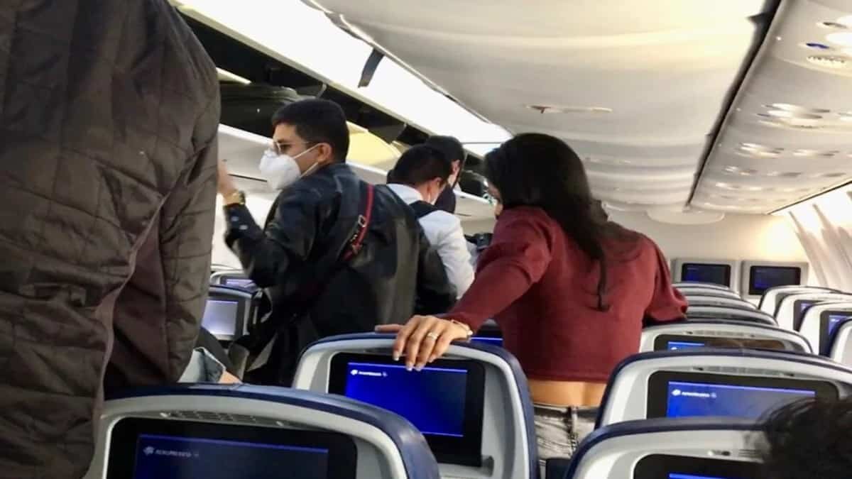 Sectores de clase media y arriba son más groseros, responde AMLO tras abucheos en avión