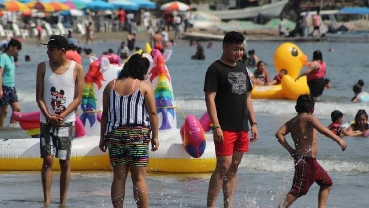 Miles de personas viajaron a las playas de México, pese a la pandemia de Covid-19 que se vive.