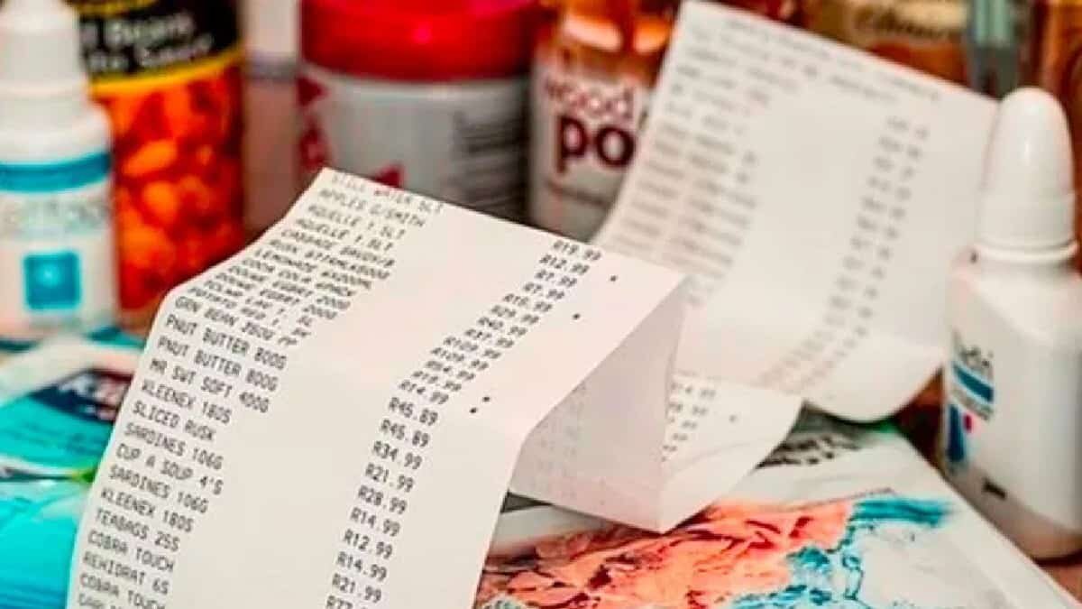 La Profeco advirtió que es ilegal la revisión que hacen muchas tiendas del ticket de sus consumidores, quienes podrían beneficiarse de esta práctica.