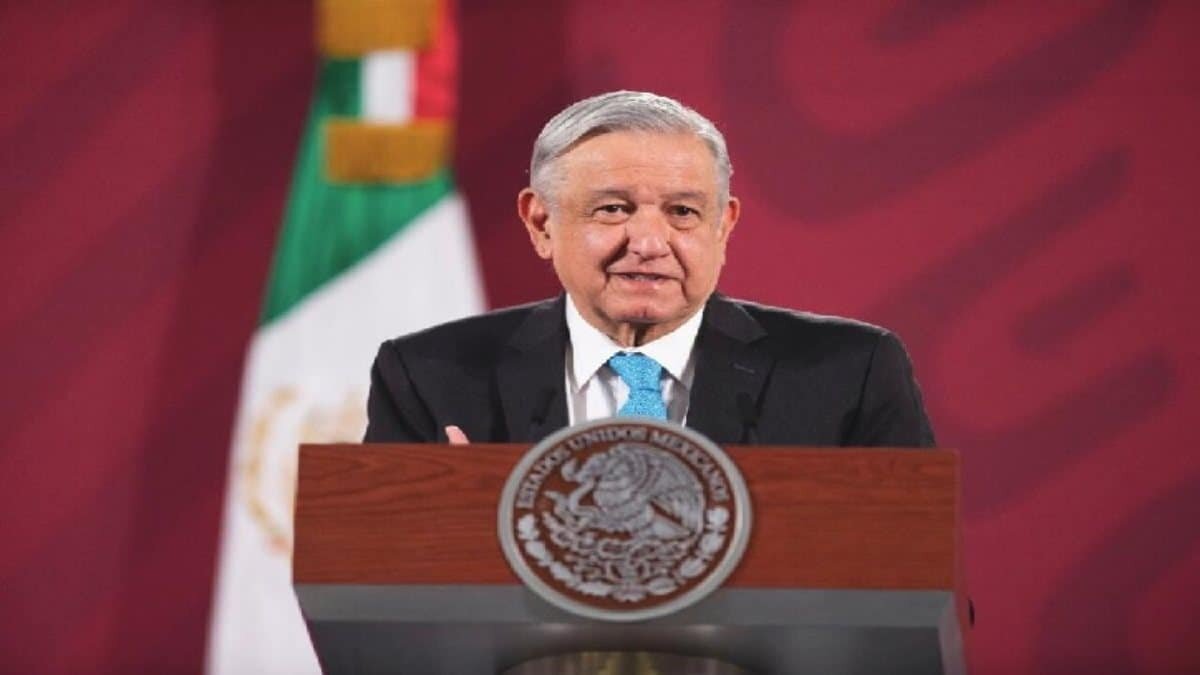 ¡AMLO se aferra! Advierte de cambios a la Constitución si jueces frenan la reforma eléctrica