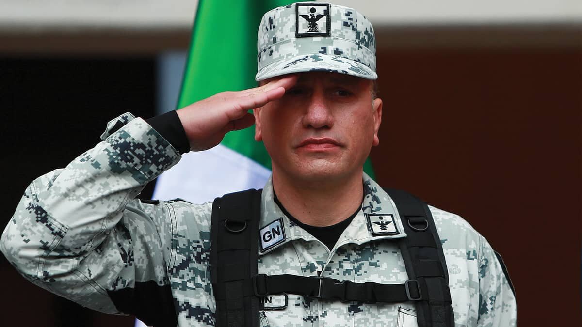 Agentes de la Guardia Nacional se enfrentan unos contra otros estando en sesión de adiestramiento, es lo que se puede ver en un vídeo que está recorriendo las redes sociales.