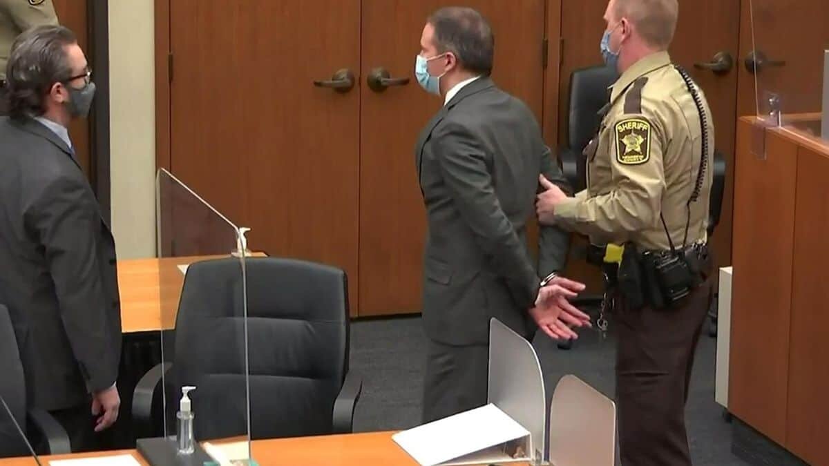 Jurado declara a Derek Chauvin culpable de tres cargos en la muerte de George Floyd