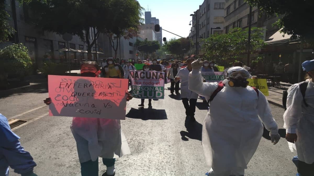 AMLO pidió a los médicos privados esperar su turno para vacunarse contra Covid-19.