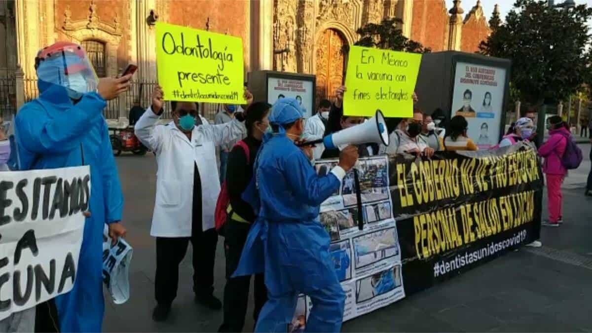AMLO pidió a los médicos privados esperar su turno para vacunarse contra Covid-19.