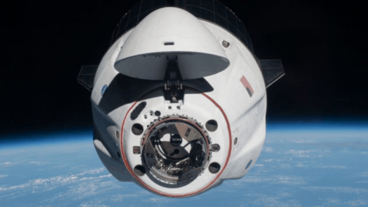 El cohete de la compañía de Elon Musk, SpaceX, tuvo un percance con un objeto volador no identificado (ovni), aún se desconoce el tipo.