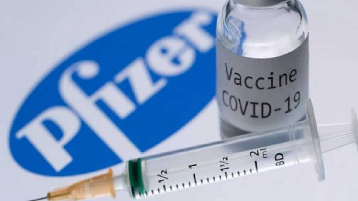Prevé Pfizer posibilidad de que sea necesaria una tercera dosis de su vacuna contra Covid