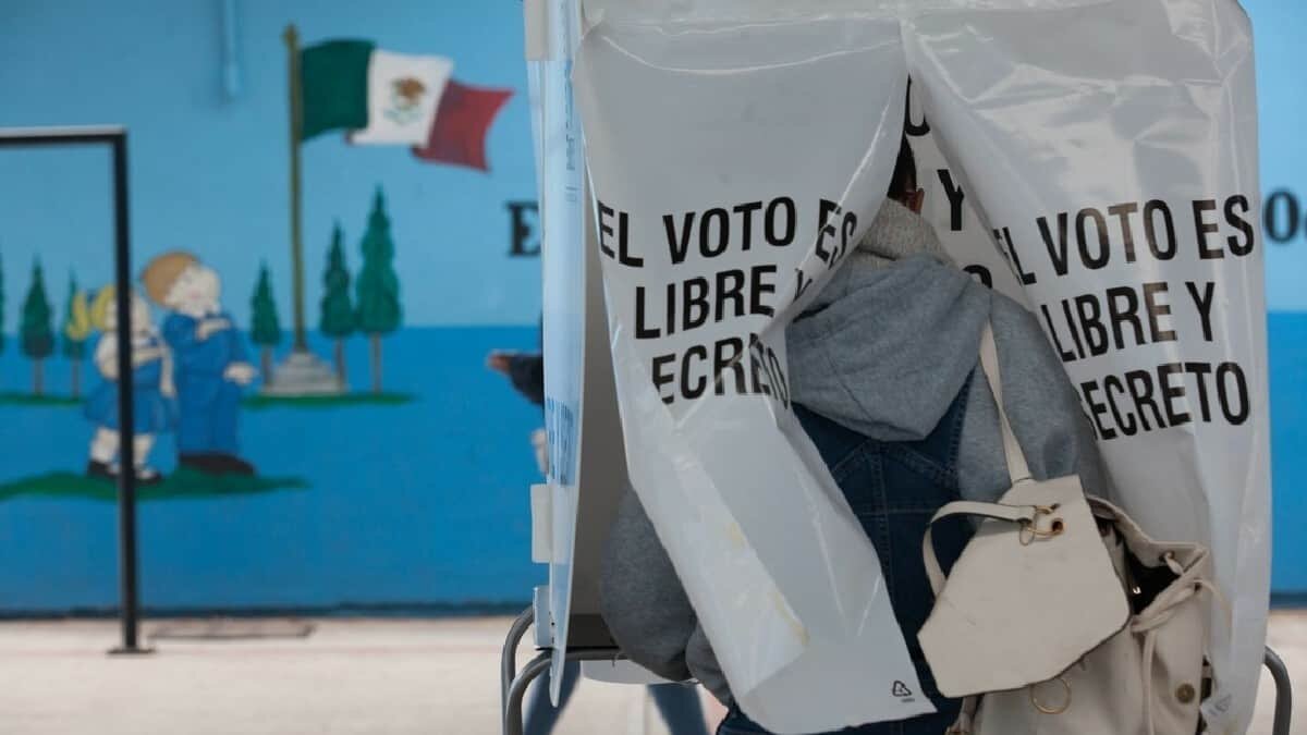 Colectivos feministas alertaron sobre la presencia de al menos candidatos relacionados con violencia de género.
