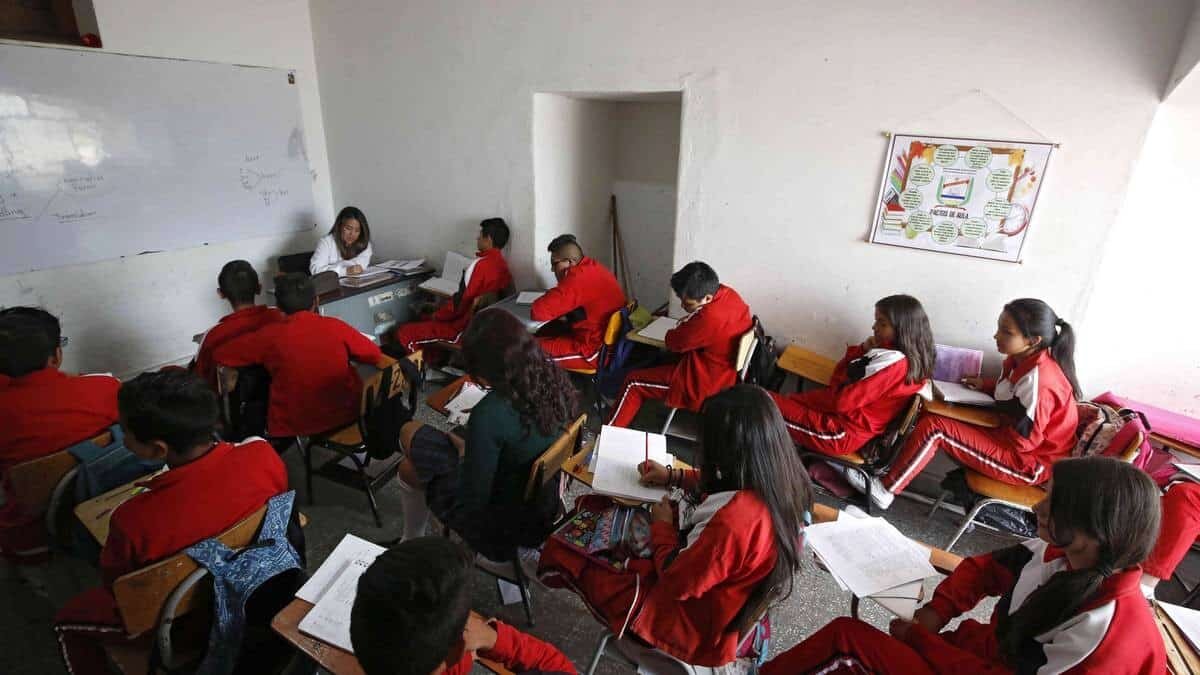 Las secretarías de Salud y Educación Pública afinan los detalles para regreso a clases presenciales.