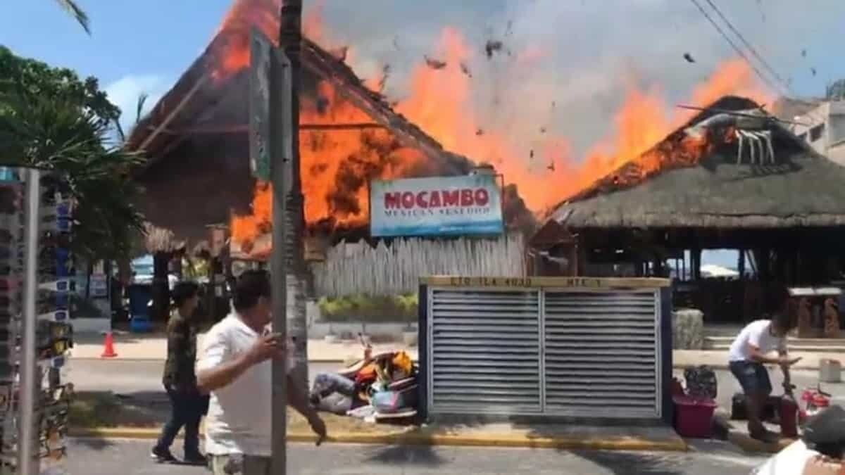 Consume fuerte incendio 8 restaurantes en Islas Mujeres