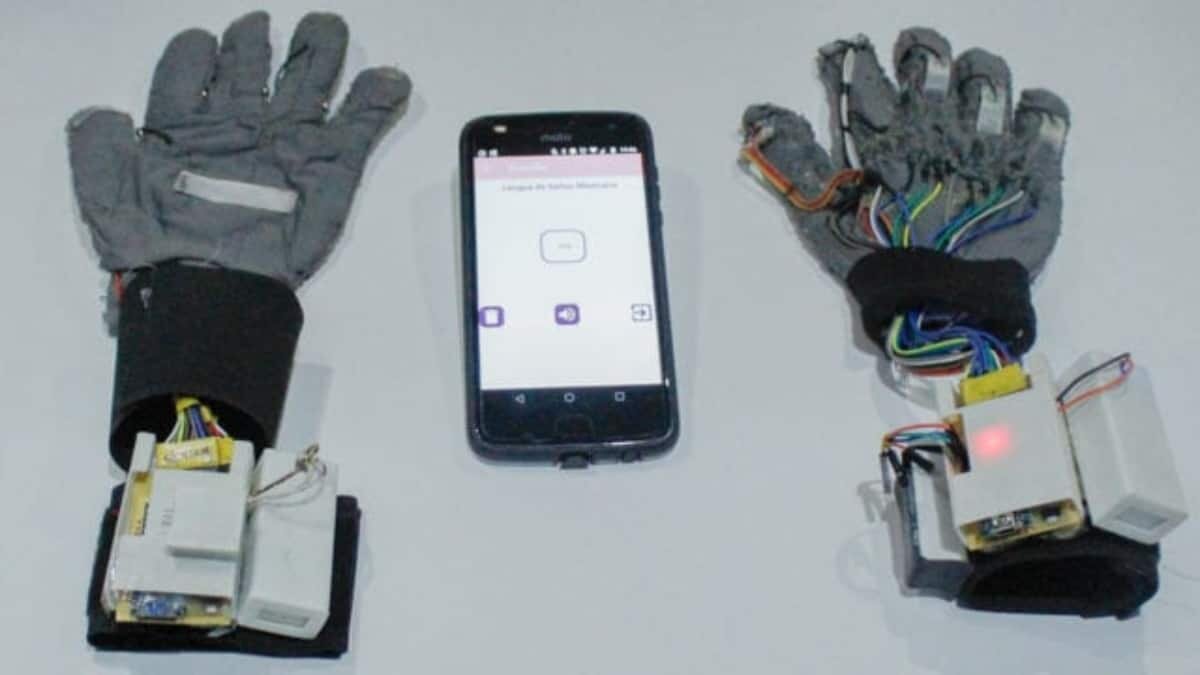 Desarrollan ingenieras del IPN guantes para traducir la Lengua de Señas Mexicana