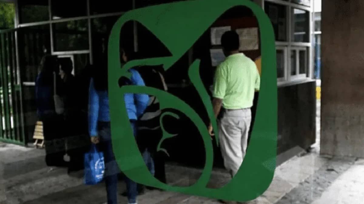 Indígena es despedida del IMSS por difusión de fotos íntimas