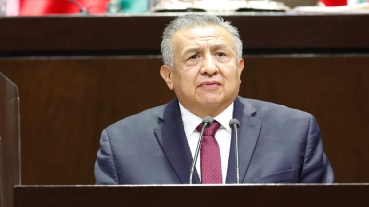 El INM emitió una alerta migratoria contra Saúl Huerta.