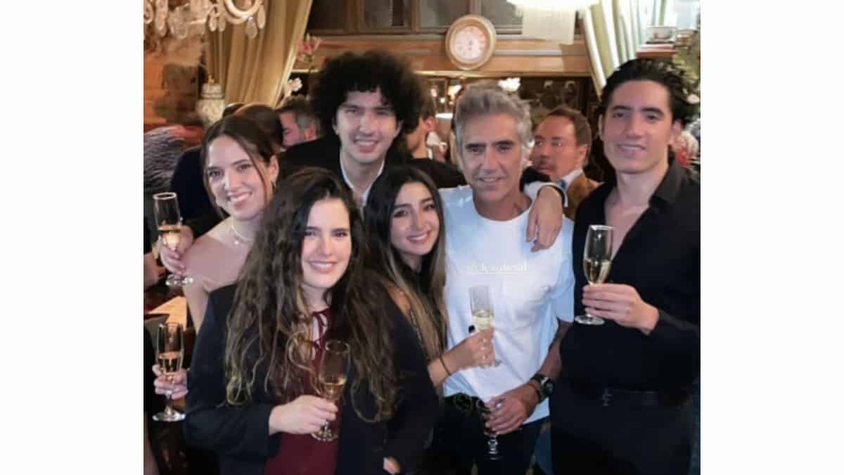 Alejandro Fernández celebró su cumpleaños 50 con una gran fiesta.