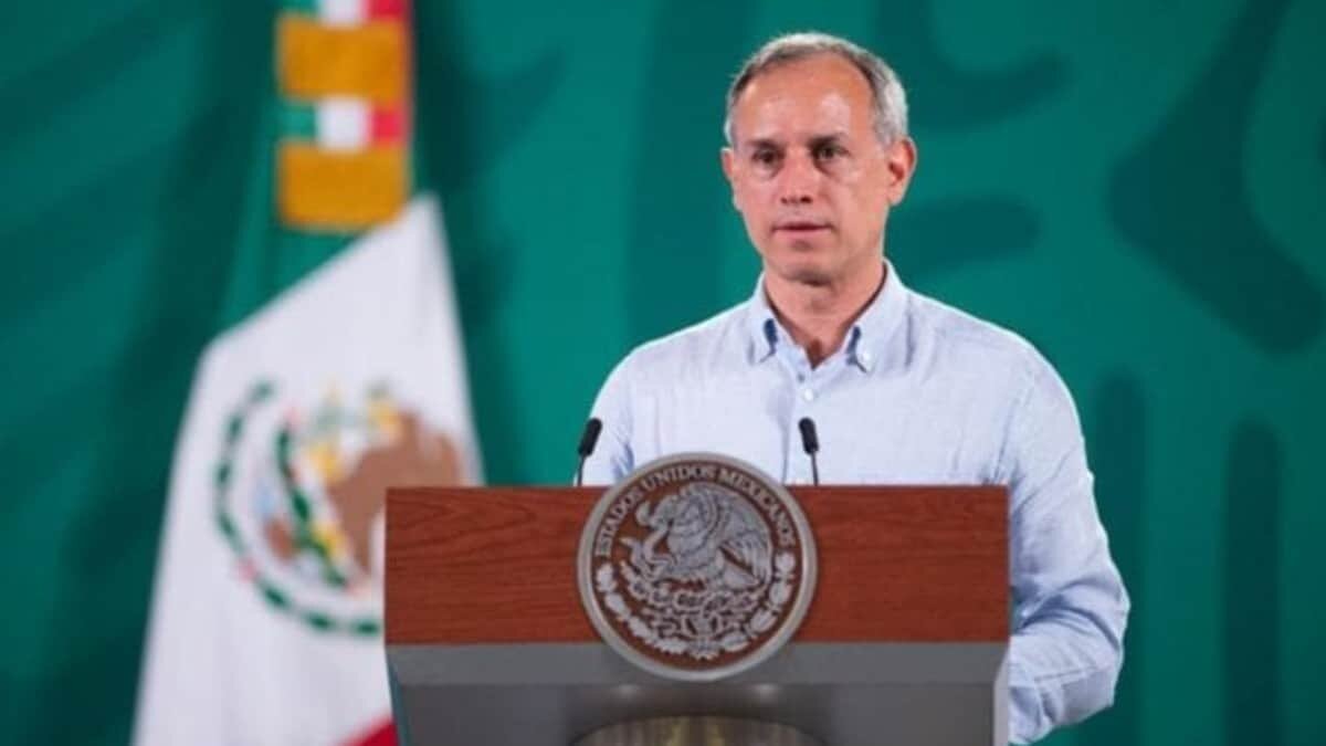 López-Gatell asistió a la conferencia de AMLO visiblemente enfermo y sin cubrebocas.