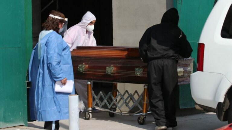 México supera, por primera vez, el millón de muertes en un año: Inegi