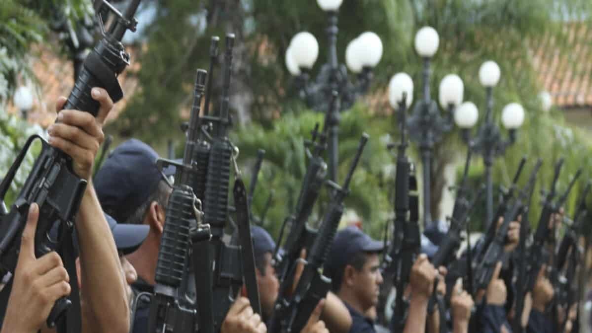 El gobernador de Texas pidió al presidente Biden que se consideren como terroristas a los narcotraficantes mexicanos.