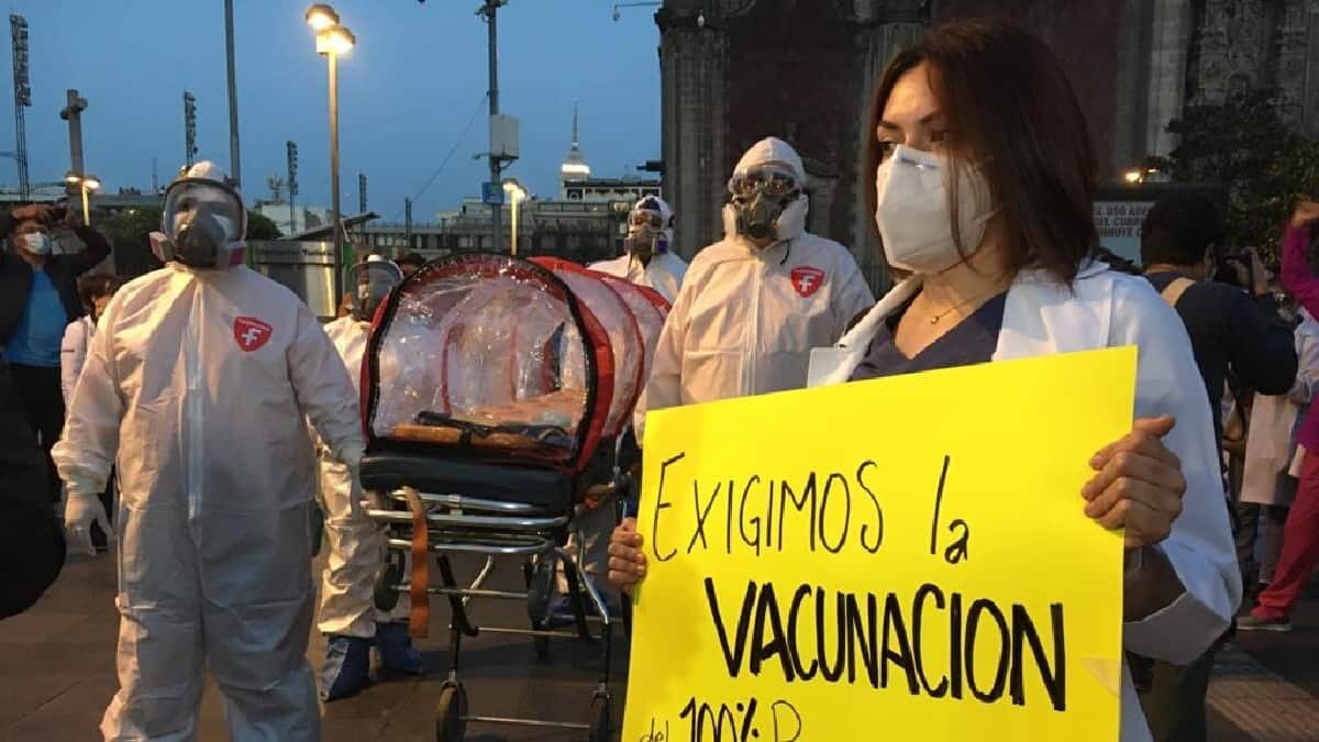López-Gatell indicó que muchos médicos privados ya fueron vacunados al trabajar también en el sector público.