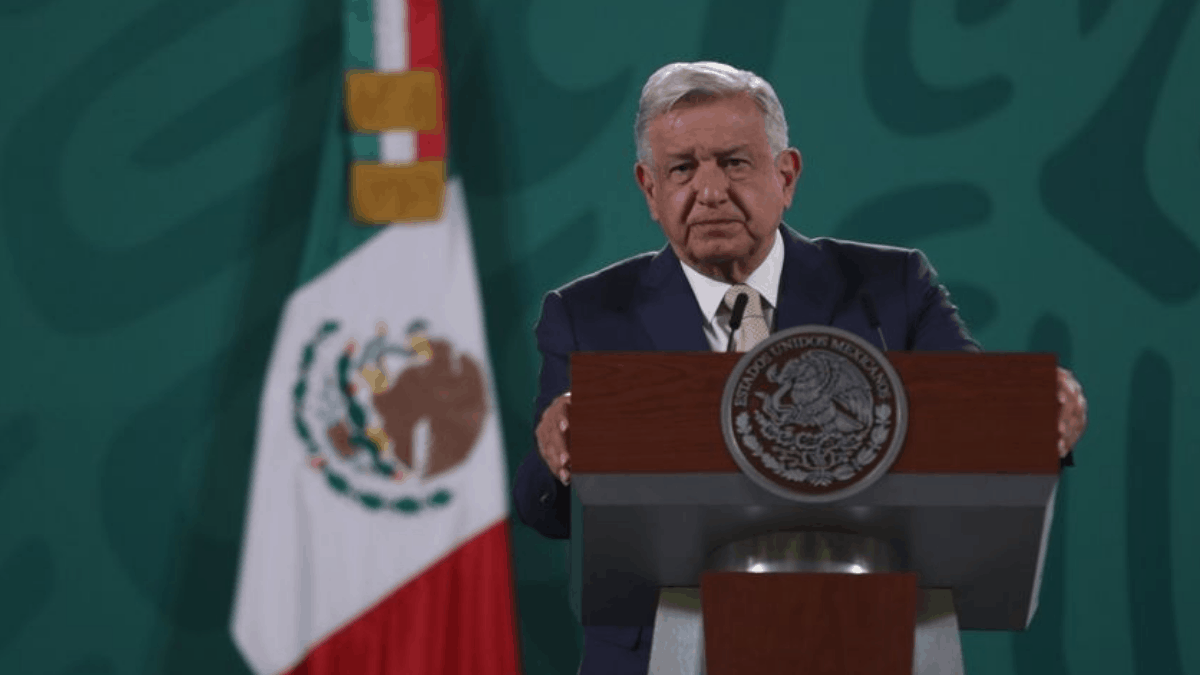 El presidente Andrés Manuel López Obrador señaló este miércoles en la “mañanera” que la entrega de tarjetas para la compra de votos es ilegal sin importar el partido político.