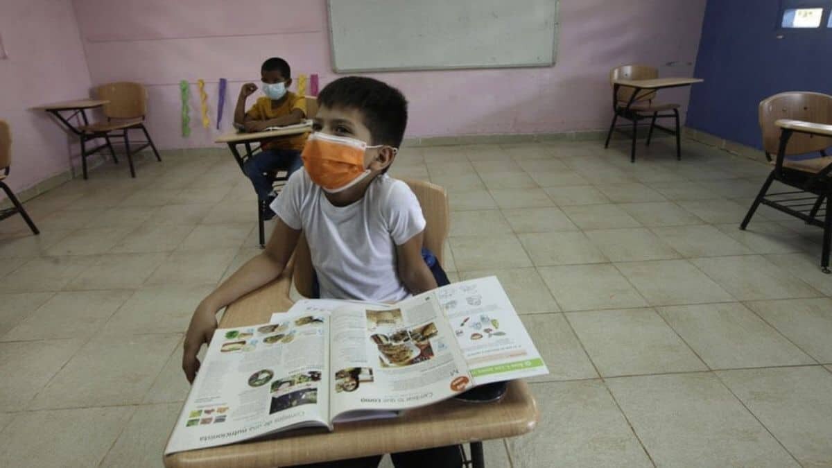 Cierran escuela en Campeche tras registrarse contagio de maestra