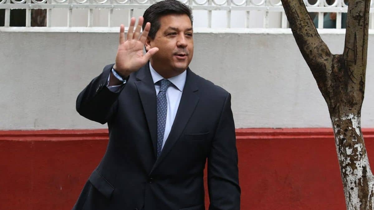 Entre los delitos cometidos por parte de funcionarios y ex funcionarios, se encuentran lavado de dinero, corrupción, evasión fiscal y delincuencia organizada.