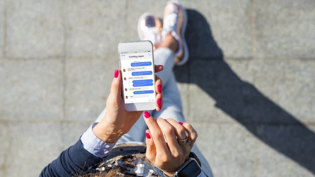 Usuarios de los sistemas operativos más populares, Android y iOS, reportaron en el transcurso del 26 de mayo que a pesar de actualizar la aplicación e Facebook ya no se podía activar el modo oscuro.