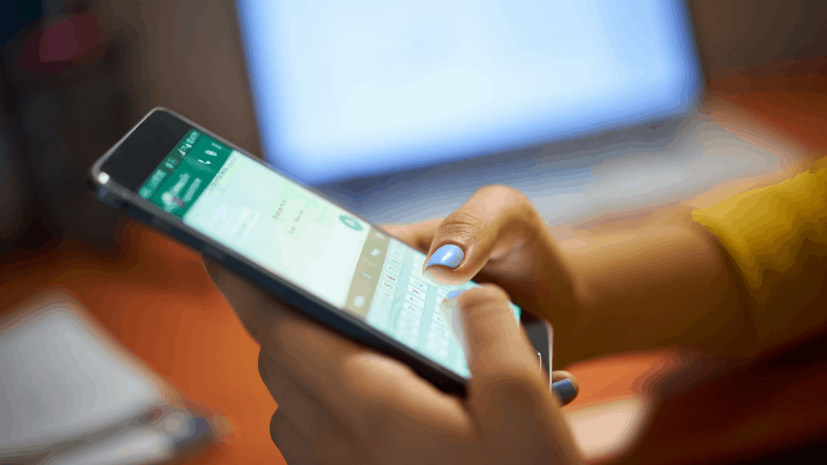 El Instituto Nacional Electoral (INE) alertó sobre información falsa que se está difundiendo a través de WhatsApp, como el cambio de horario el día de la elección o que cualquier persona podrá votar incluso con la credencial de alguien más.