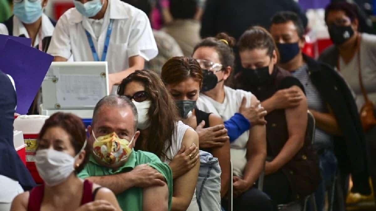 Expertos consideraron que al menos 6 de cada 10 mexicanos ya cuentan con anticuerpos contra la enfermedad.
