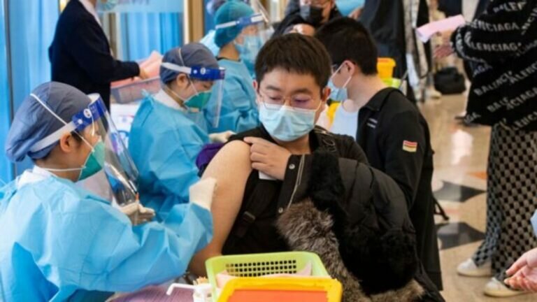 Luego de 15 meses de que comenzó la pandemia de Covid, su origen sigue siendo un misterio.