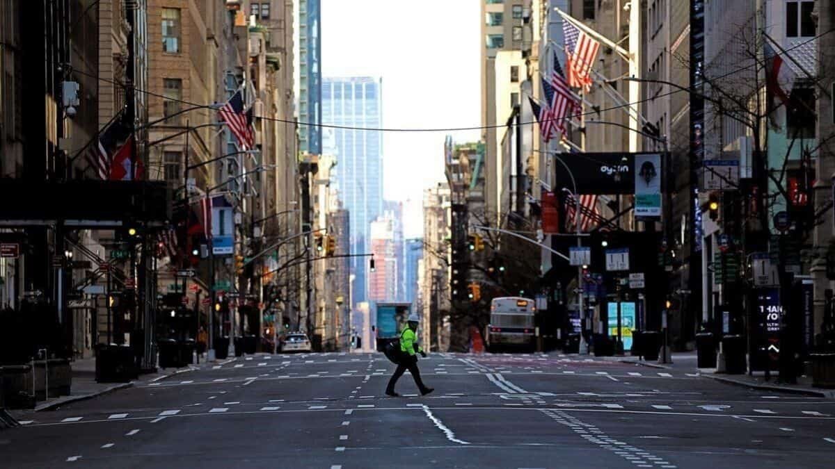 Ofrecen en Nueva York vacunación gratuita a visitantes para reactivar la economía