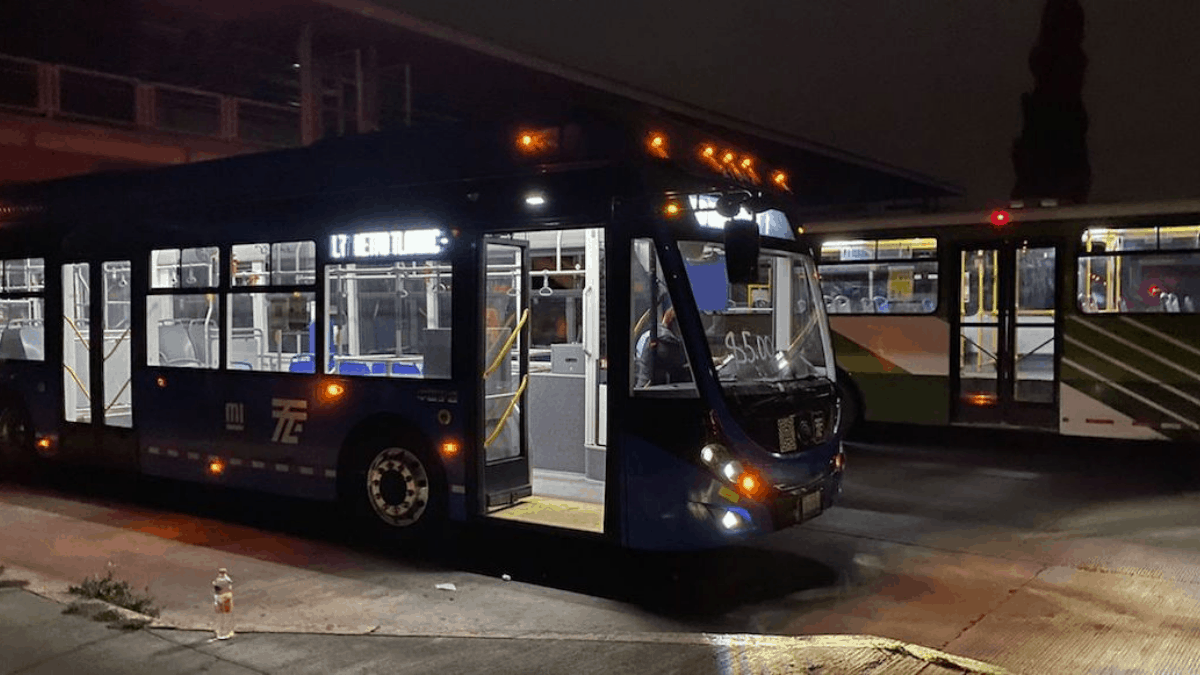 Usuarios recurrentes de la línea 12 del metro reportan que debido al cierre de la línea causada por el desplome que ocurrió el pasado 3 de mayo en la estación Olivos, están necesitando alrededor de dos horas para cubrir el traslado de Mixcoac a Tláhuac en autobús.