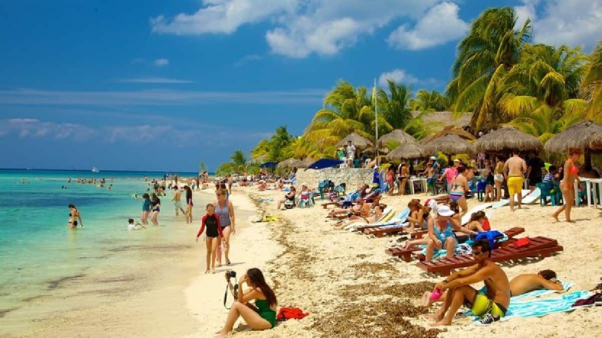 El gobernador de la entidad aseguró que el turismo se está recuperando y llamó a acelerar la campaña de vacunación.