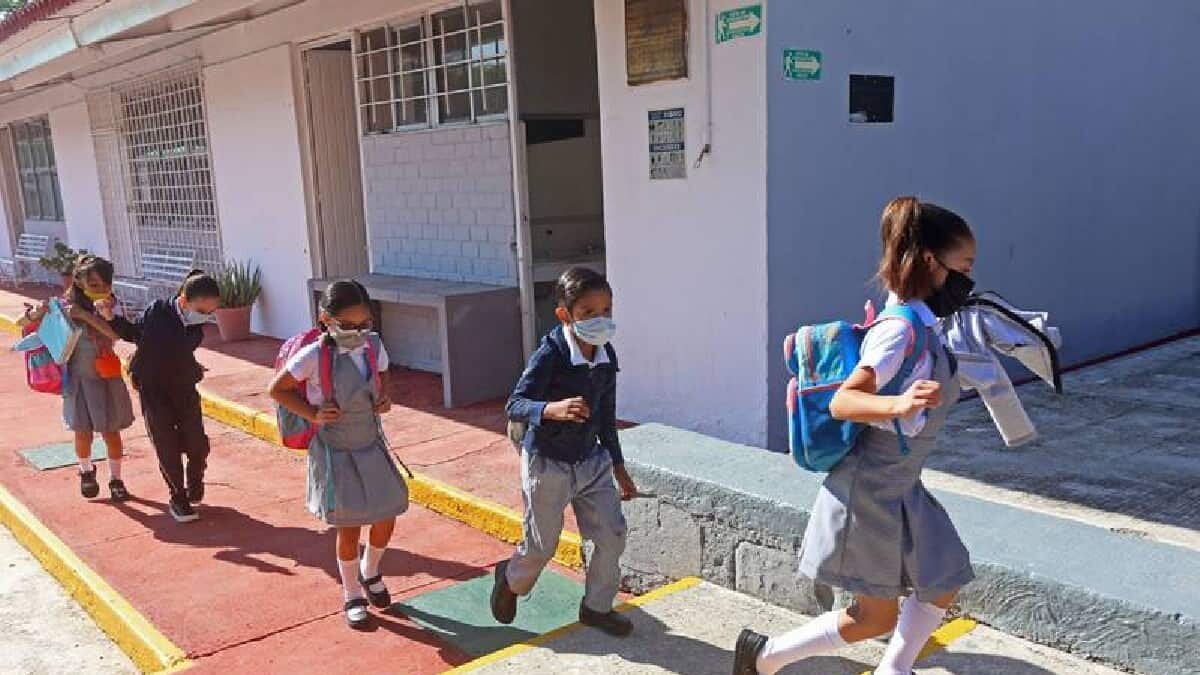 El regreso a clases presenciales será escalonado y no será obligatorio, pues serán las comunidades escolares las que decidan.