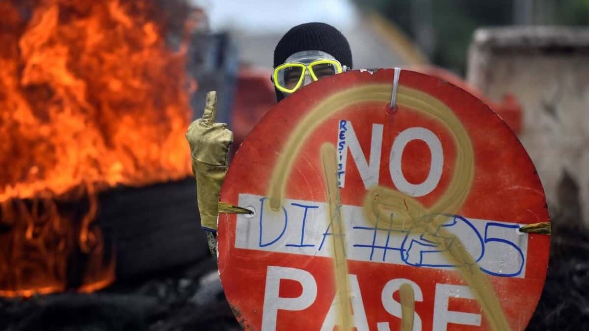 La violencia tomó las calles de Colombia, en lo que representa las mayores protestas en el país sudamericano.