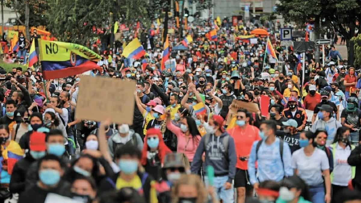 La violencia tomó las calles de Colombia, en lo que representa las mayores protestas en el país sudamericano.